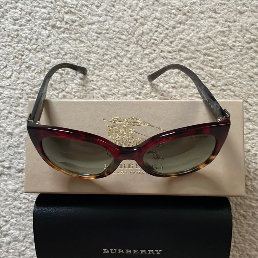 Burberry Sunglasses - Picture 3 of 6